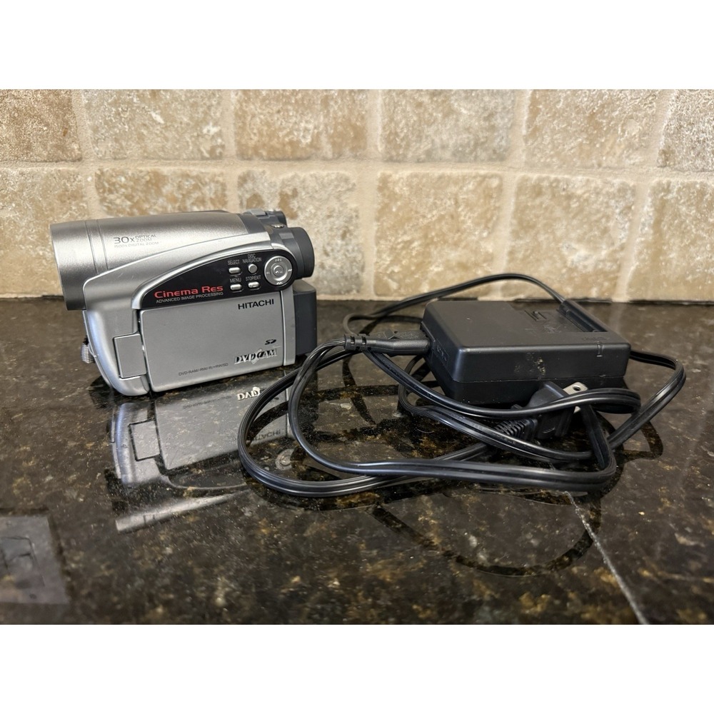 Hitachi DVD Camcorder with 30x Optical Zoom, Charger, Tested Works‎